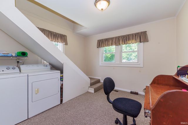 8301 W River Road, Yorktown, IN 47396