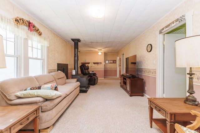 8301 W River Road, Yorktown, IN 47396