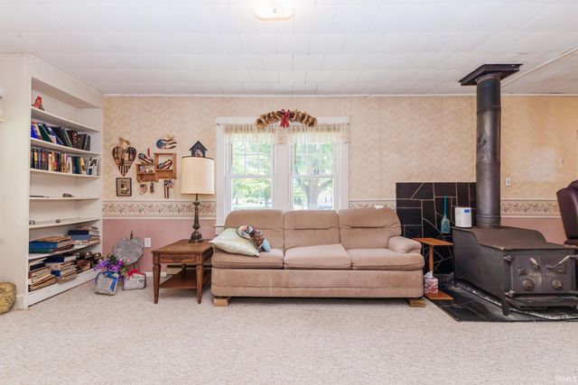 8301 W River Road, Yorktown, IN 47396
