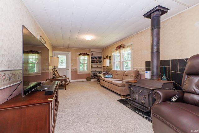 8301 W River Road, Yorktown, IN 47396