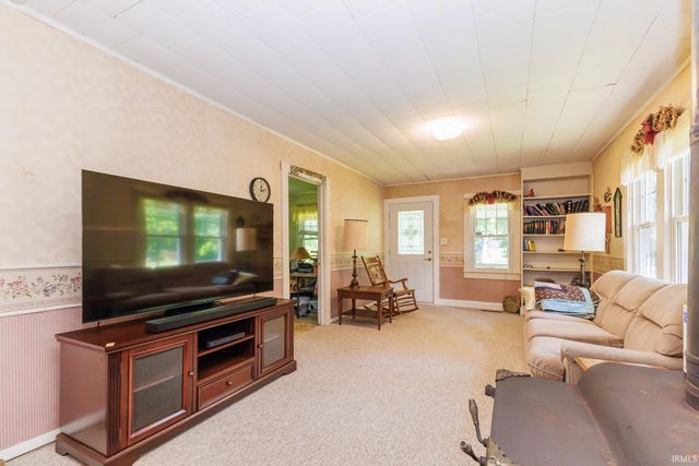8301 W River Road, Yorktown, IN 47396