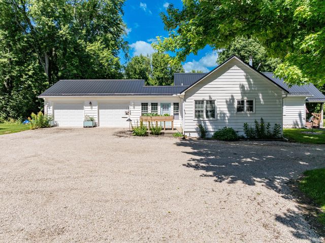8301 W River Road, Yorktown, IN 47396