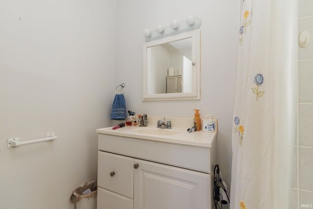 8301 W River Road, Yorktown, IN 47396