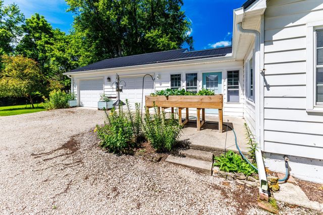 8301 W River Road, Yorktown, IN 47396