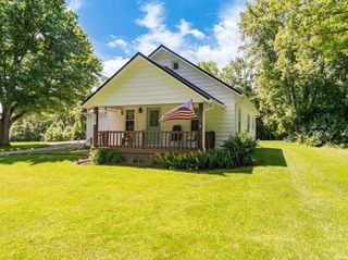 8301 W River Road, Yorktown, IN 47396