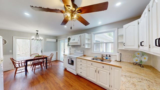 620 Ledge Rd, Seekonk, MA 02771