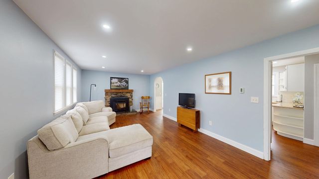 620 Ledge Rd, Seekonk, MA 02771