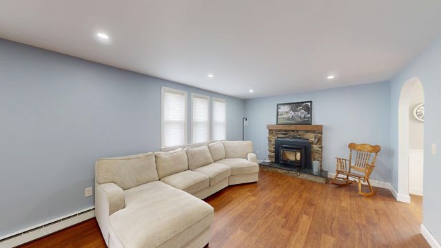 620 Ledge Rd, Seekonk, MA 02771