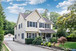 55 Woodland Avenue, Allendale, NJ 07401