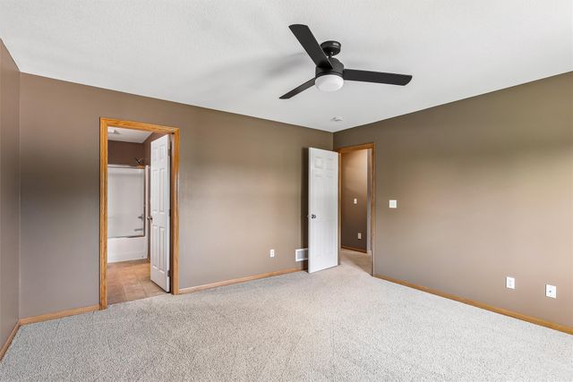 9366 Red Sunset Drive, West Des Moines, IA 50266