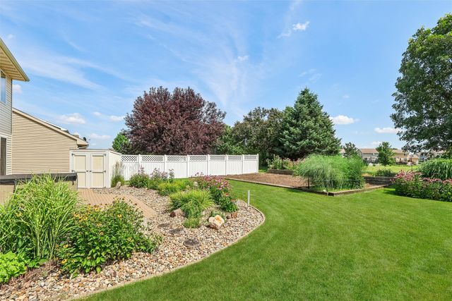 9366 Red Sunset Drive, West Des Moines, IA 50266