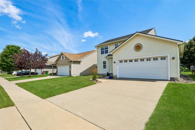 9366 Red Sunset Drive, West Des Moines, IA 50266