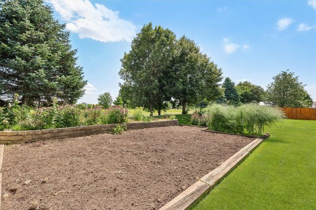 9366 Red Sunset Drive, West Des Moines, IA 50266