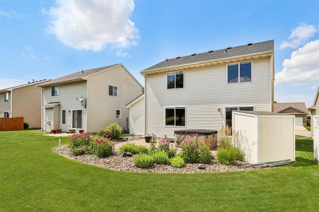 9366 Red Sunset Drive, West Des Moines, IA 50266