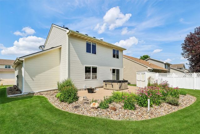 9366 Red Sunset Drive, West Des Moines, IA 50266