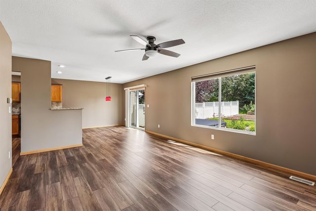 9366 Red Sunset Drive, West Des Moines, IA 50266