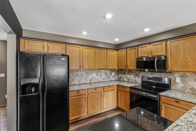9366 Red Sunset Drive, West Des Moines, IA 50266