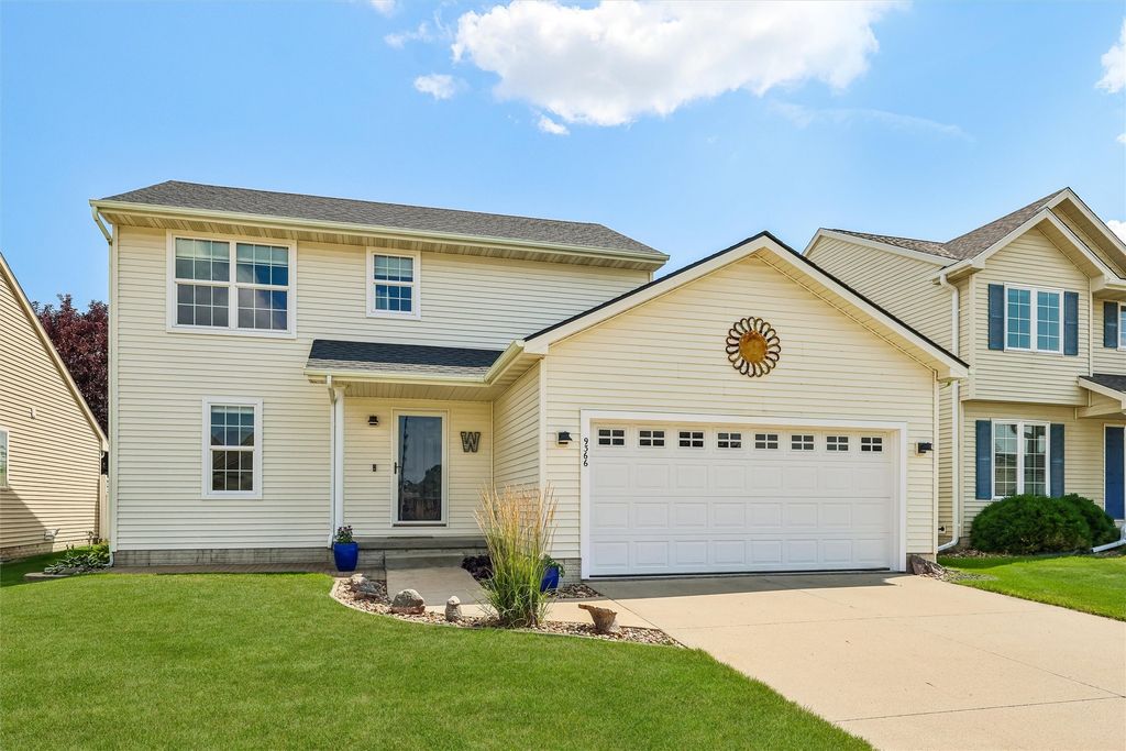 9366 Red Sunset Drive, West Des Moines, IA 50266