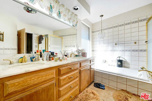 6424 Shenandoah Avenue, Los Angeles, CA 90056