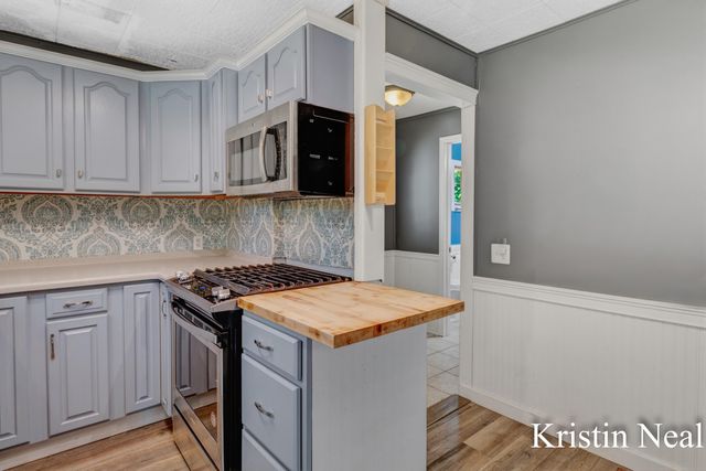 673 S Wolf Lake Road, Muskegon, MI 49442