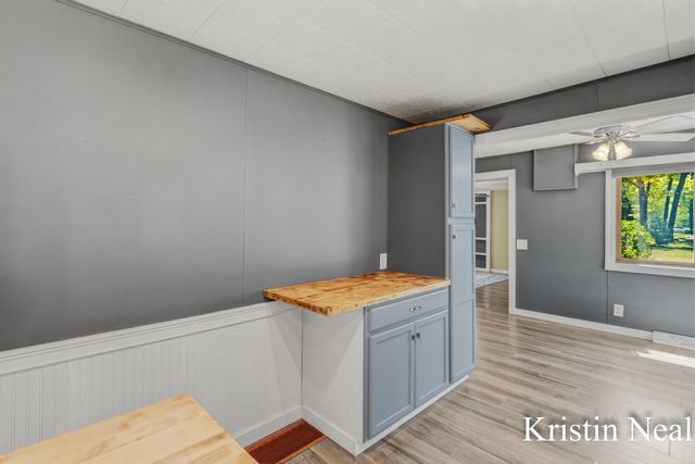 673 S Wolf Lake Road, Muskegon, MI 49442