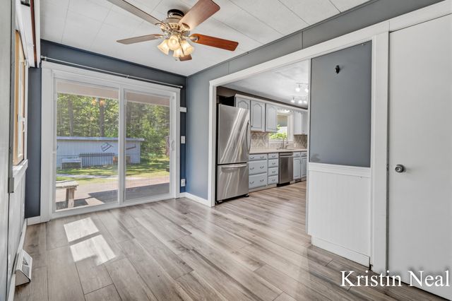 673 S Wolf Lake Road, Muskegon, MI 49442