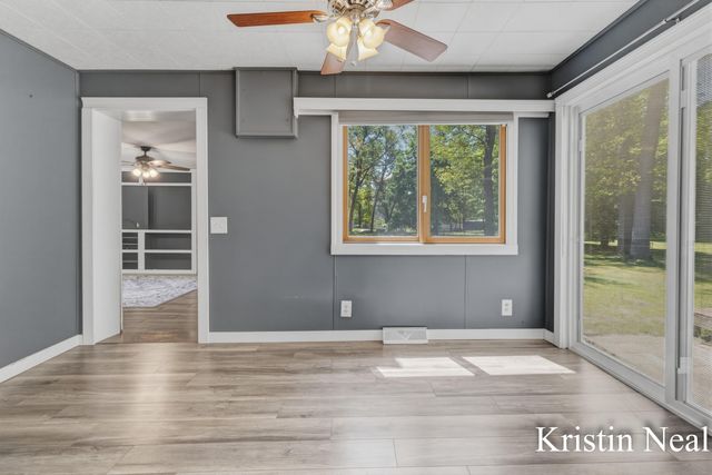 673 S Wolf Lake Road, Muskegon, MI 49442