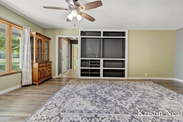 673 S Wolf Lake Road, Muskegon, MI 49442