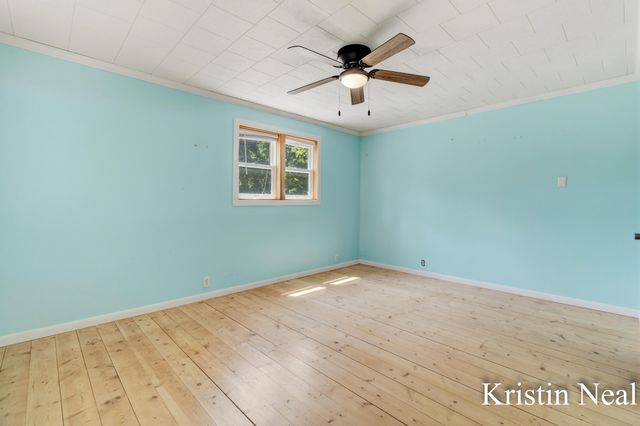 673 S Wolf Lake Road, Muskegon, MI 49442