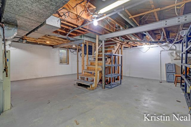 673 S Wolf Lake Road, Muskegon, MI 49442