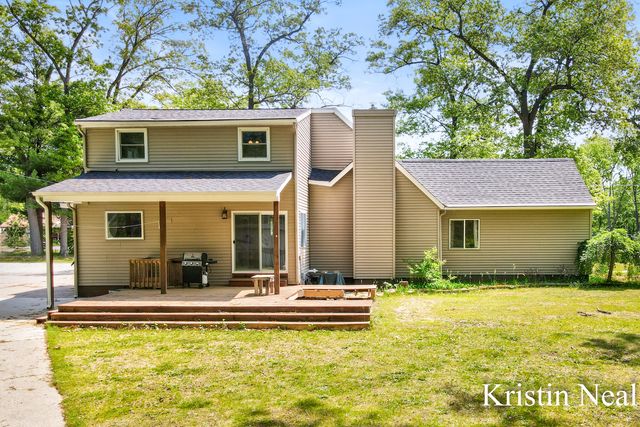 673 S Wolf Lake Road, Muskegon, MI 49442