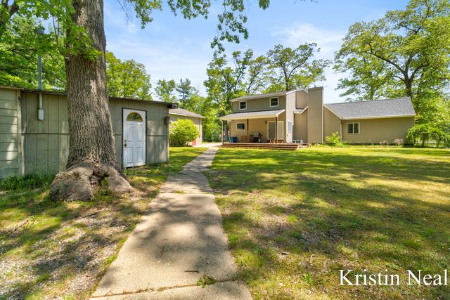 673 S Wolf Lake Road, Muskegon, MI 49442
