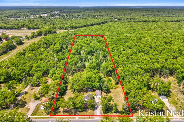 673 S Wolf Lake Road, Muskegon, MI 49442