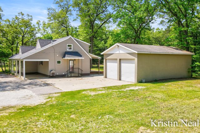 673 S Wolf Lake Road, Muskegon, MI 49442