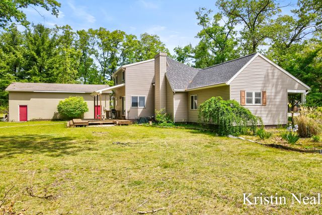 673 S Wolf Lake Road, Muskegon, MI 49442