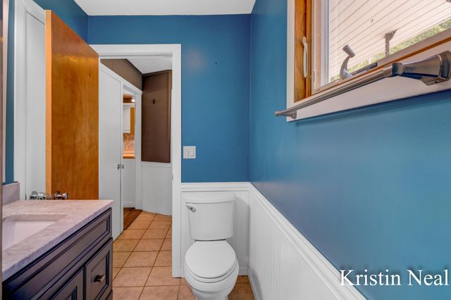 673 S Wolf Lake Road, Muskegon, MI 49442