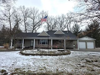 673 S Wolf Lake Road, Muskegon, MI 49442