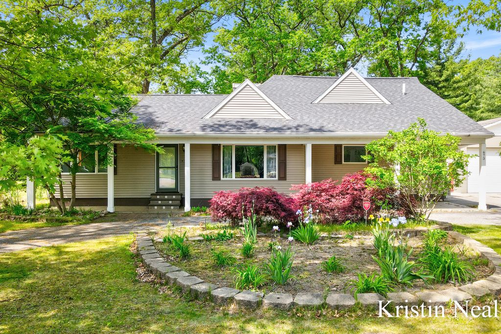 673 S Wolf Lake Road, Muskegon, MI 49442