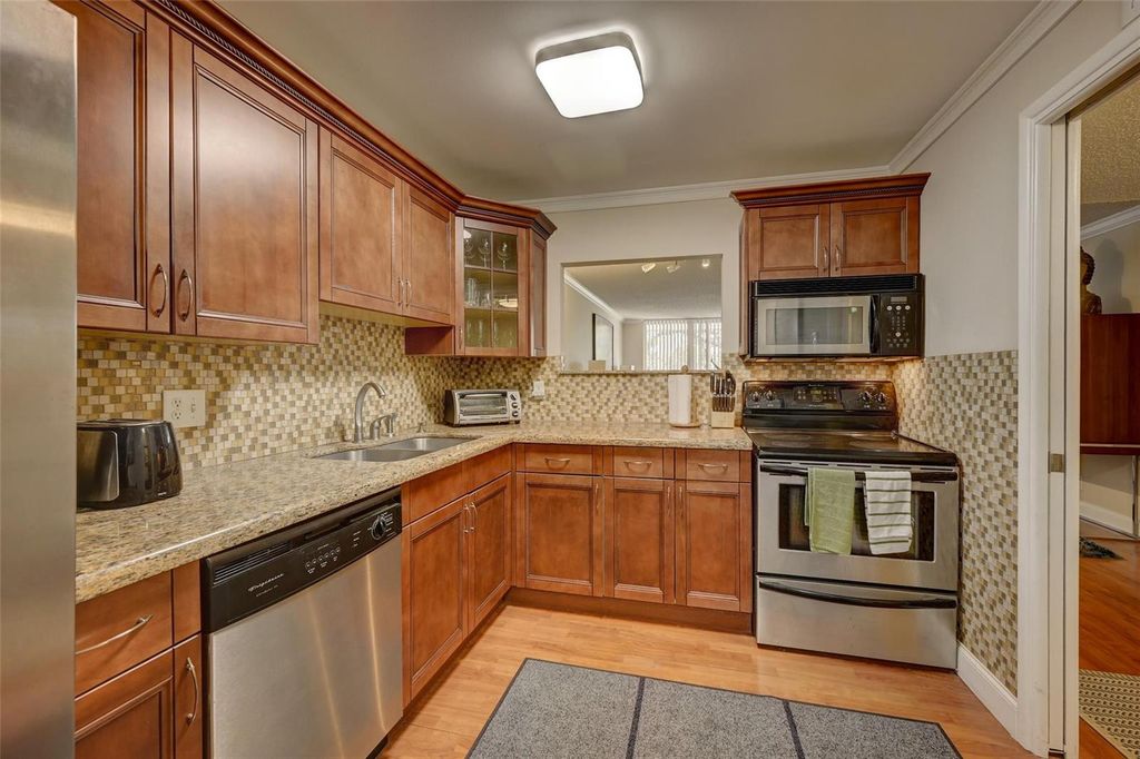 823 Cypress Boulevard 201, Pompano Beach, FL 33069