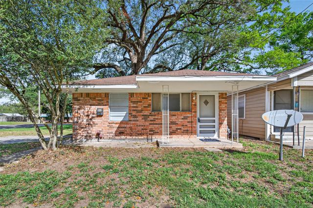 312 Travis Street, Richmond, TX 77469