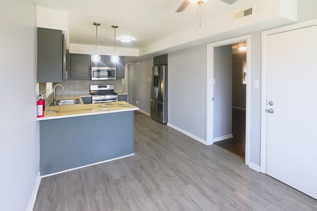 7950 S Lafayette Avenue, Chicago, IL 60620