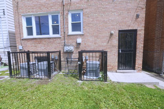 7950 S Lafayette Avenue, Chicago, IL 60620