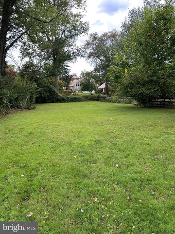 5816 GREENLAWN DR, Bethesda, MD 20814