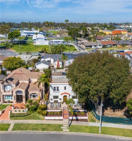 813 13th Street, Huntington Beach, CA 92648