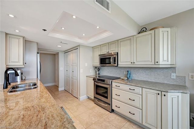 5550 Heron Point DR 703, Naples, FL 34108