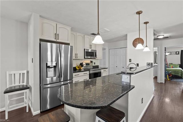 3833 Sunstream PW, Virginia Beach, VA 23456