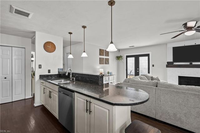 3833 Sunstream PW, Virginia Beach, VA 23456