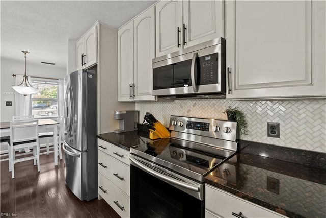 3833 Sunstream PW, Virginia Beach, VA 23456