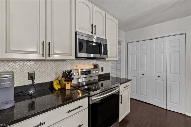 3833 Sunstream PW, Virginia Beach, VA 23456