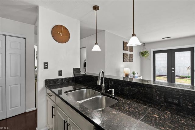 3833 Sunstream PW, Virginia Beach, VA 23456